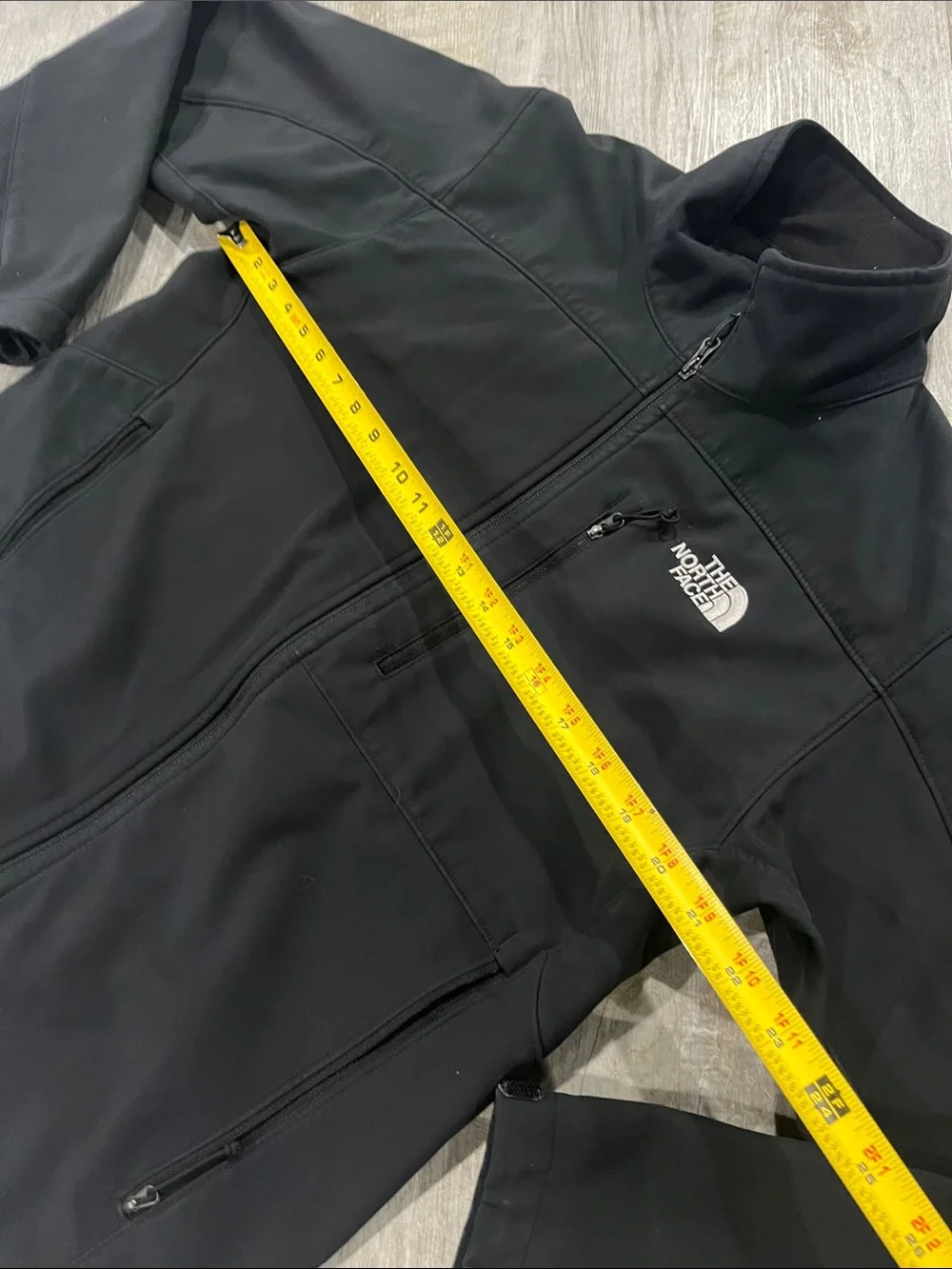 The North Face Men's Black Performance Softshell Jacket medium